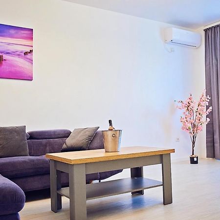 Alexis Spacious Modern Apartment Мамая Екстер'єр фото