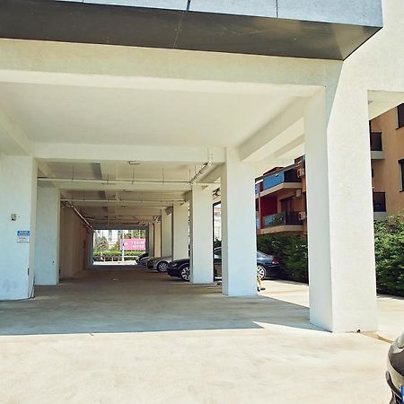 Alexis Spacious Modern Apartment Мамая Екстер'єр фото